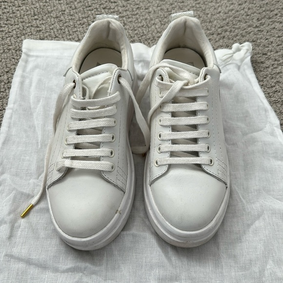 White platform sneakers - Picture 1 of 4